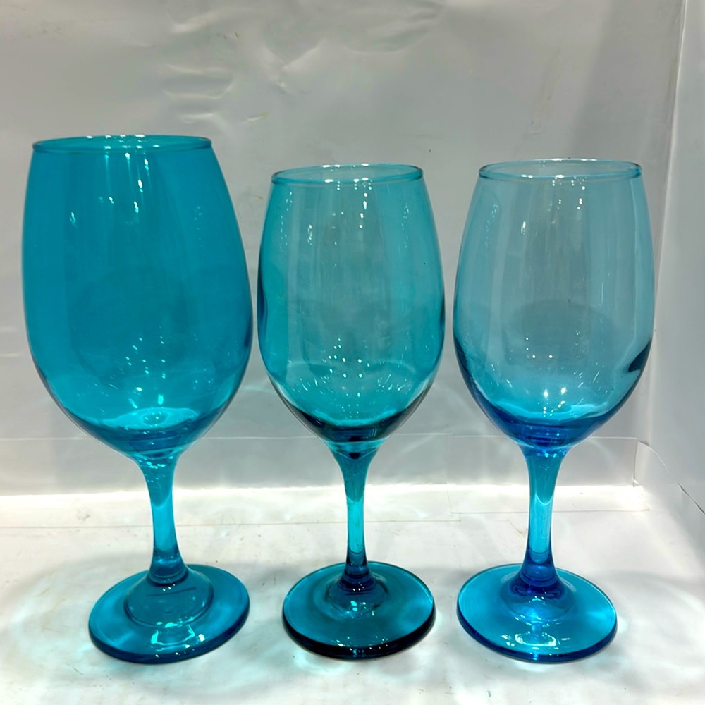 Set of 3 Vintage Rioja Sky Blue Glass Wine Glasses 8 3/4” & 8” Tall